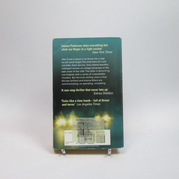 9780007858002_kiss-the-girls_back-3.jpg Kiss the girls