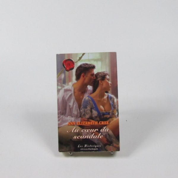 9782280176040_au-coeur-du-scandale_front-2.jpg Au coeur du scandale