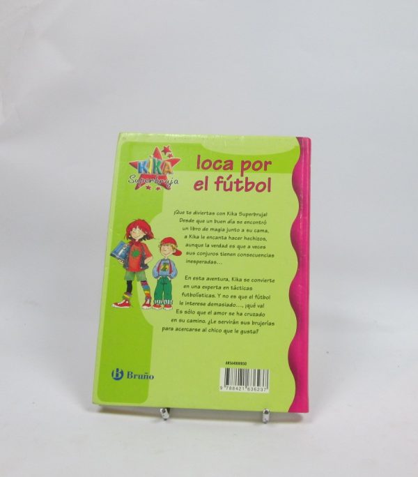 Kika superbruja. loca por el fútbol