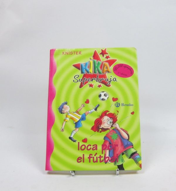 Kika superbruja. loca por el fútbol