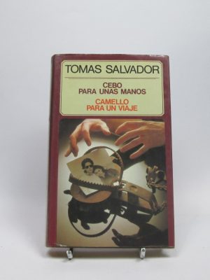 Cebo para unas manos. camello para un viaje