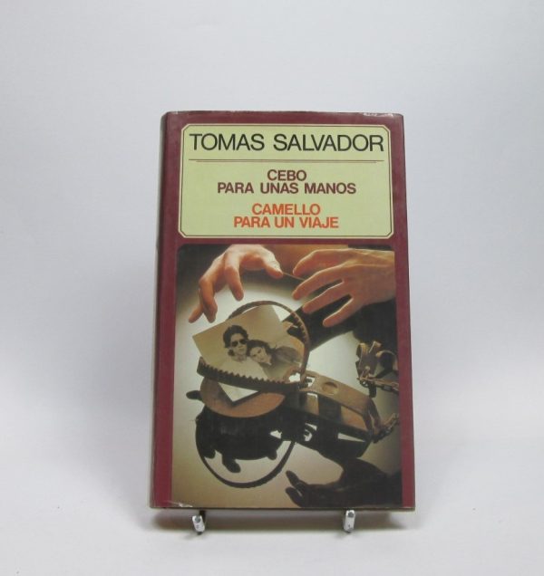 Cebo para unas manos. camello para un viaje