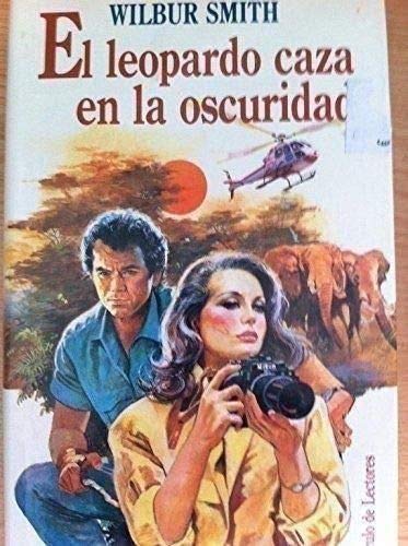 El leopardo caza en la oscuridad