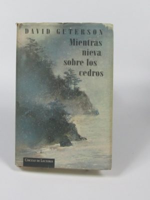 Mientras nieva sobre los cedros