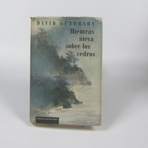 Mientras nieva sobre los cedros