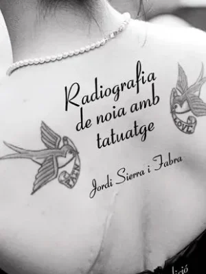 Radiografia de noia amb tatuatge