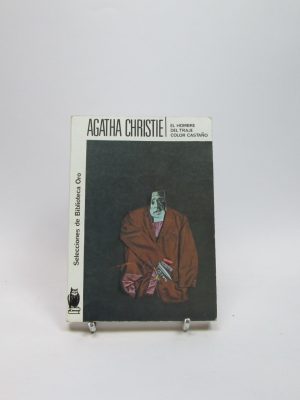 El hombre del traje color castaño