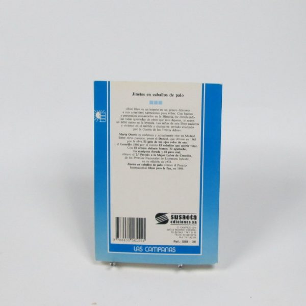 Jinetes en caballos de palo