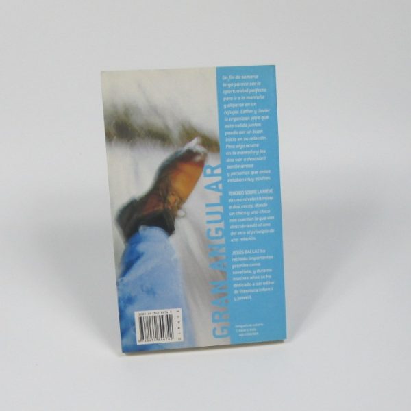 Tendido sobre la nieve