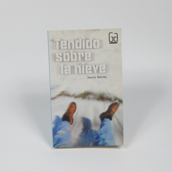 Tendido sobre la nieve
