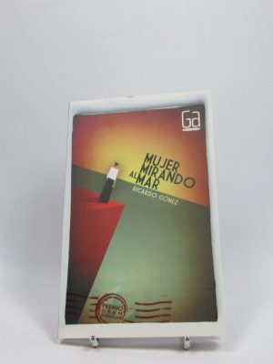 Mujer mirando al mar