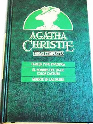 9788476340592_parker-pyne-investiga-el-hombre-del-traje-color-castano-muerte-en-las-nubes_front-5.jpg Parker pyne investiga ; el hombre del traje color castaño ; muerte en las nubes