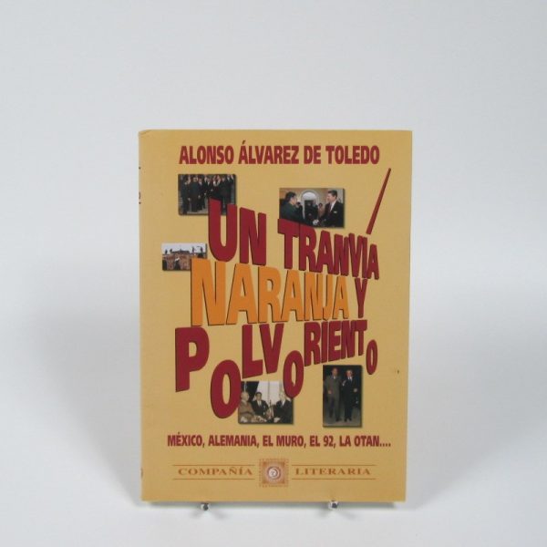 Un tranvía naranja y polvoriento