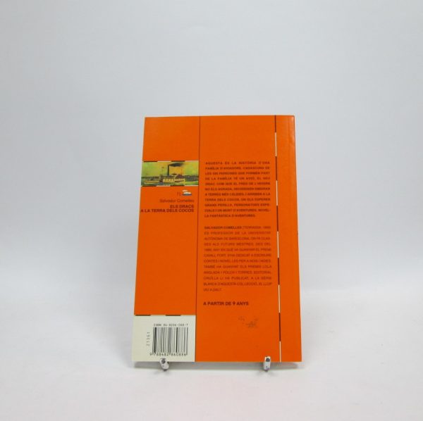 9788482860886_els-dracs-a-la-terra-del-cocos_back-1.jpg Els dracs a la terra del cocos