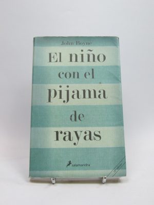 El niño con el pijama de rayas