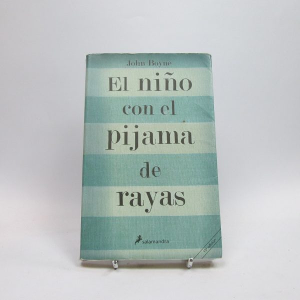 El niño con el pijama de rayas